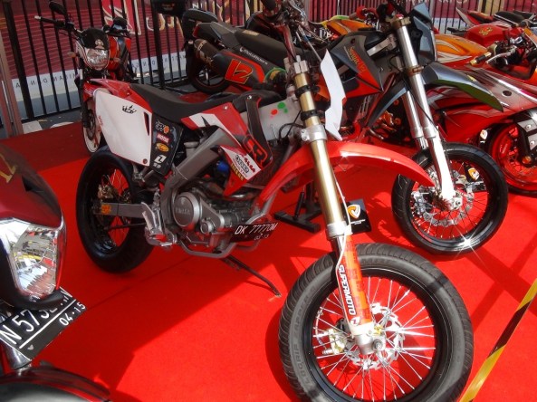 Yamaha Vixion Supermoto