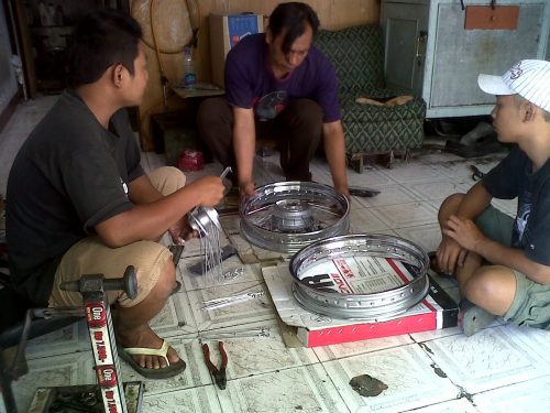 pas dirakit di tukang setel velg
