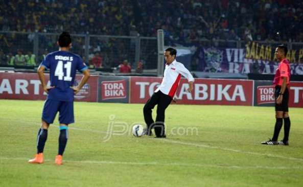 Jokowi_Bola_ric_d