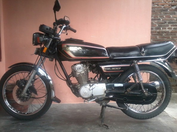 seperti ini kira-kira tampang asli Honda GL100 keluaran 1991
