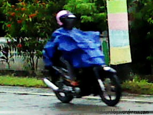 wpid-jas-hujan-menutupi-lampu-maskurmambang