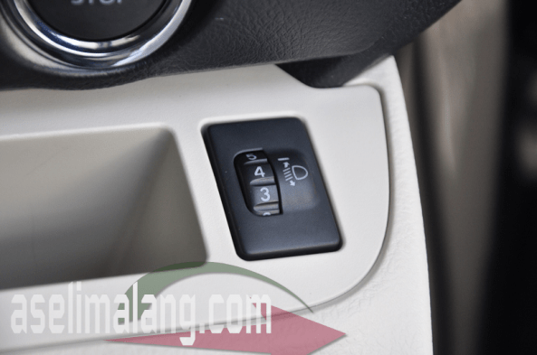 sienta control headlamp